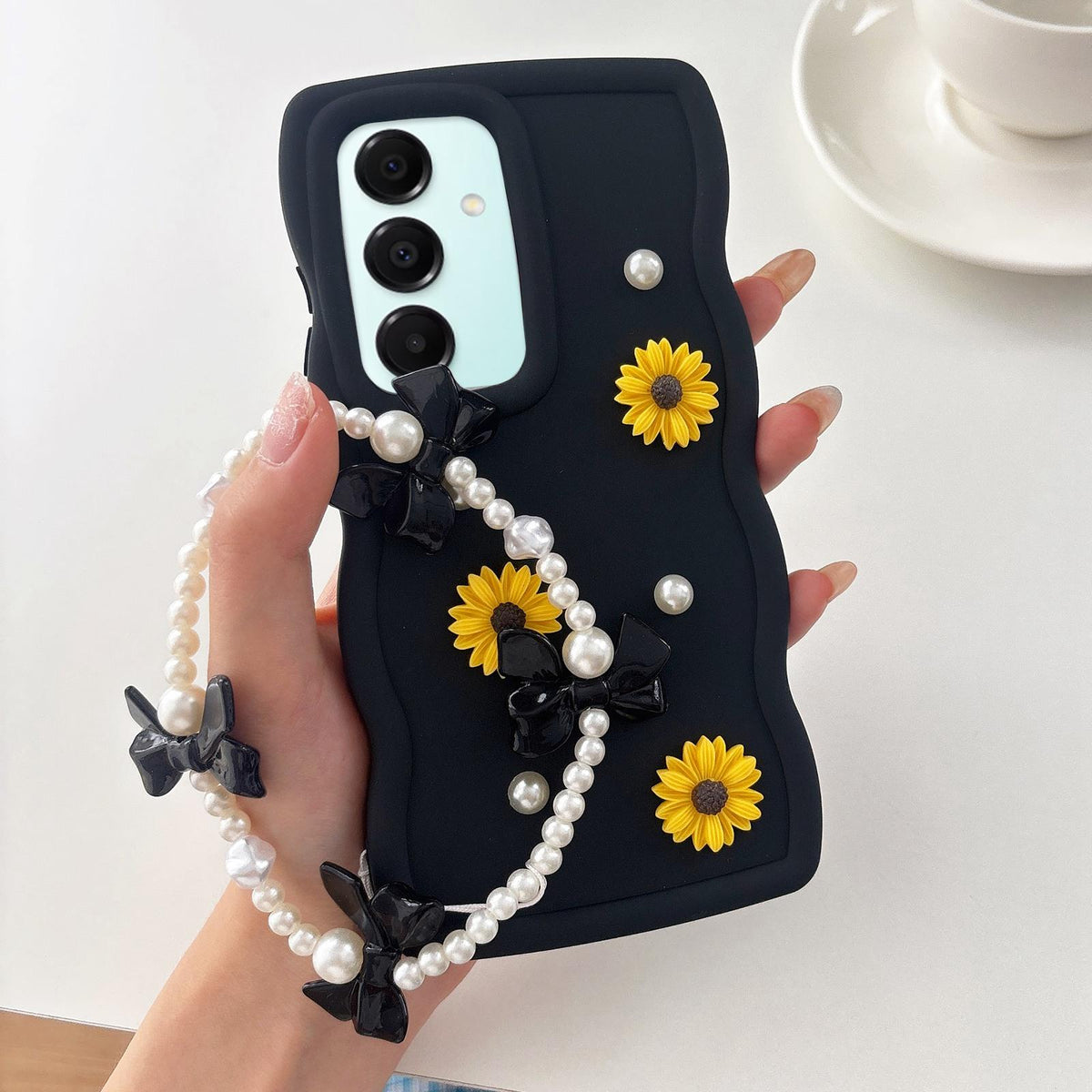 For Galaxy A17 5G / 4G Macaron Color Little Daisy and Pearl Phone Case with Bracelet Chain - Black - EDA010169302C