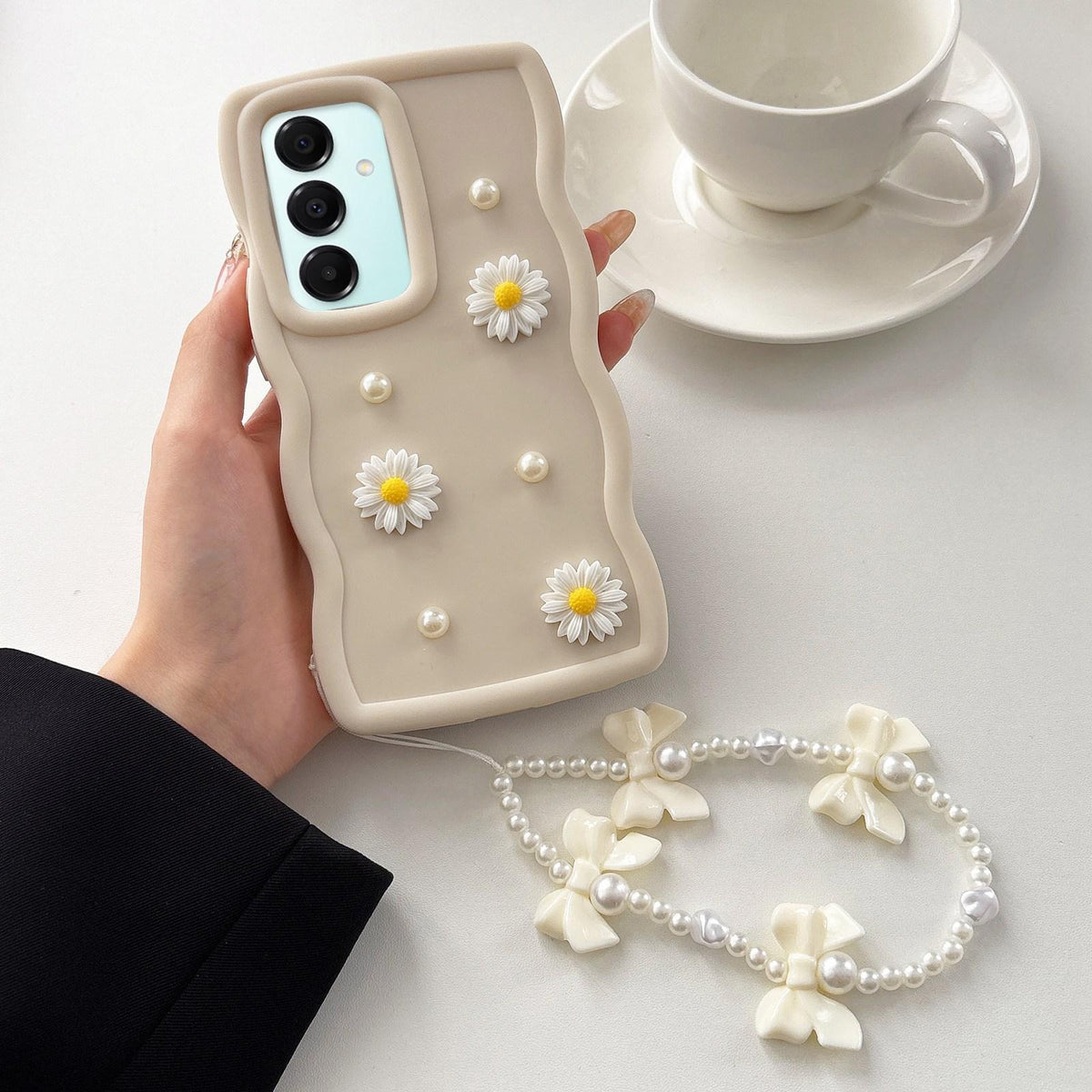 For Galaxy A17 5G / 4G Macaron Color Little Daisy and Pearl Phone Case with Bracelet Chain - White - EDA010169302E