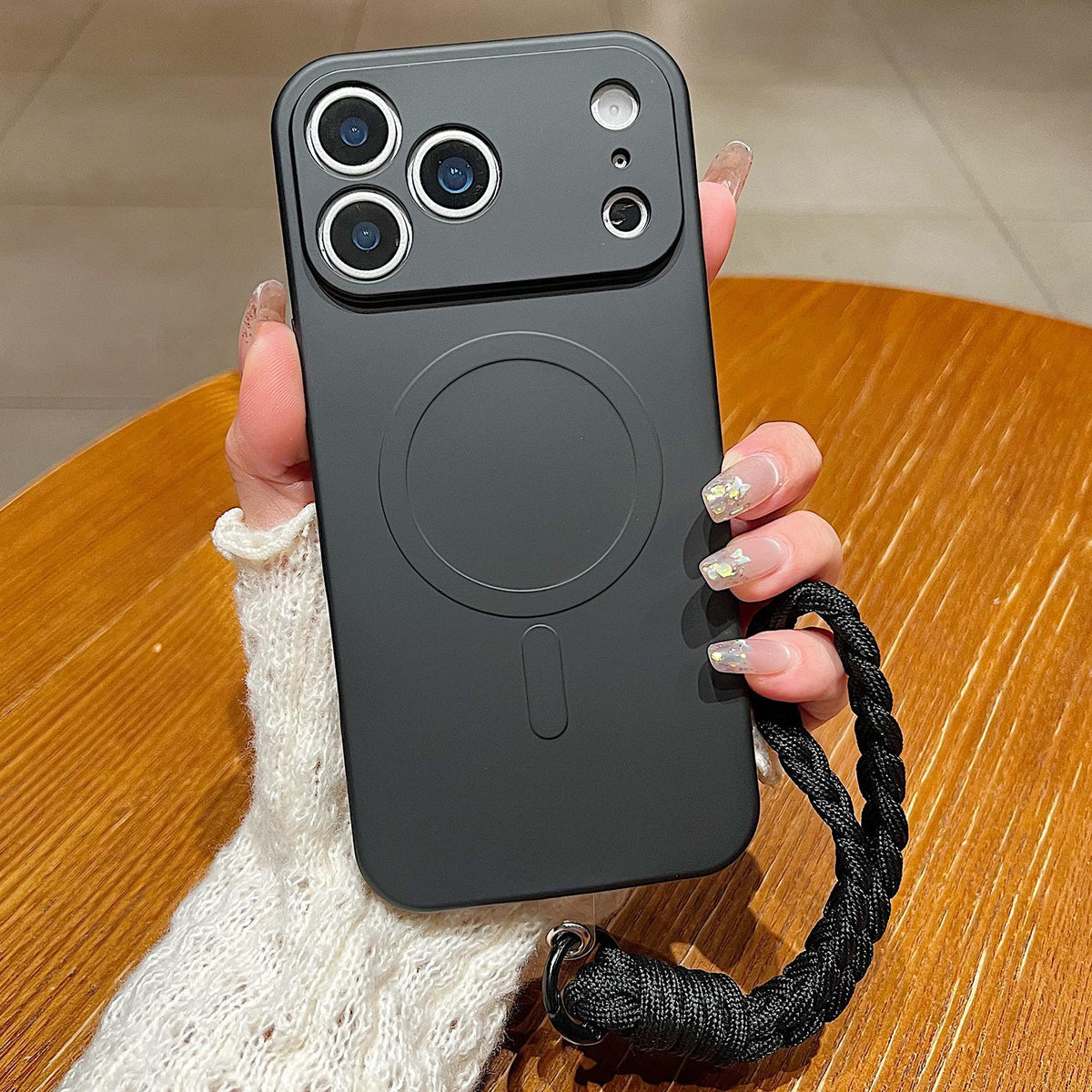 For iPhone 18 Pro Solid Color Liquid Silicone Magnetic Phone Case with Lanyard - Black - EDA008879025A