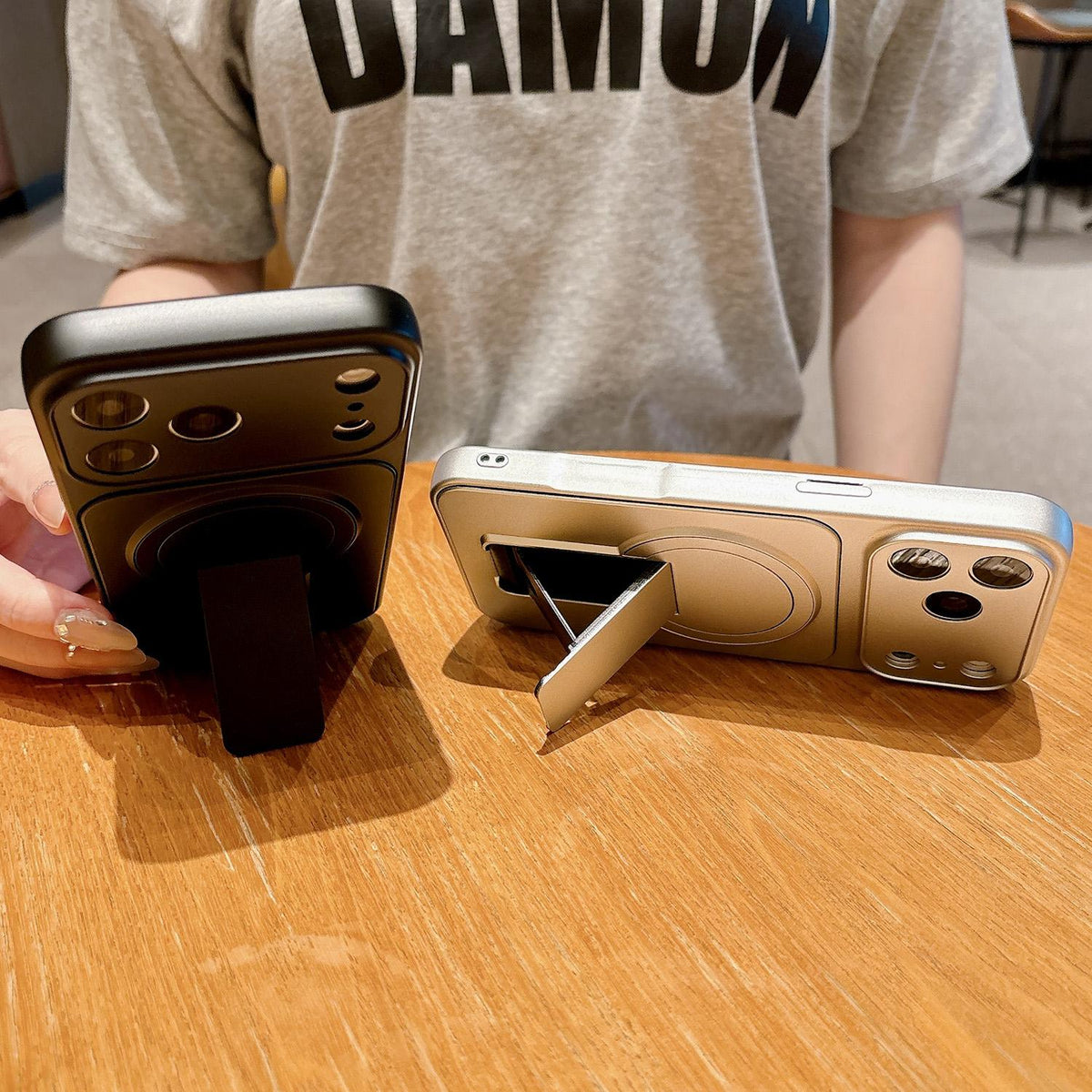 For iPhone 18 Pro Max Instantly Transforms Into 17 Pro Invisible Holder Magnetic Phone Case - Silver - EDA009210326A