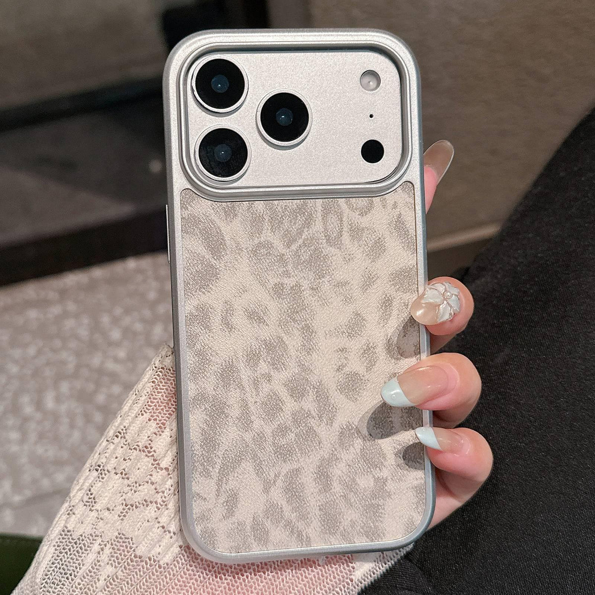 For iPhone 18 Pro / 17 Pro Leopard Print Electroplated Large Window Phone Case - Light Grey - EDA009697702E