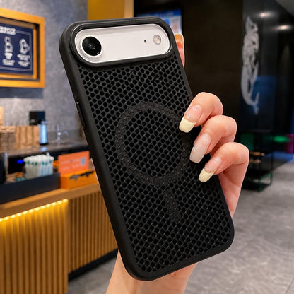 For iPhone Air Skin Feel Honeycomb Cooling Magnetic Phone Case - Black - EDA009720823E