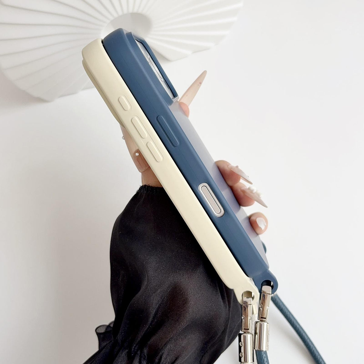 For iPhone 16 Integrated Lanyard Loops Shockproof Silicone Phone Case with Leather Hand Lanyard - Purple - EDA009745908D