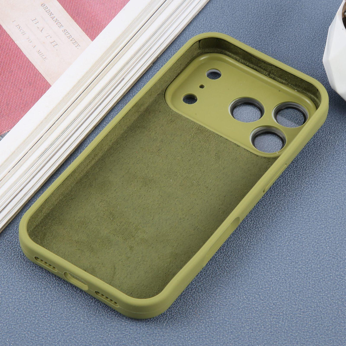 For iPhone 17 Pro Large Window Magnetic Holder Liquid Silicone Phone Case - Green - EDA009822502G