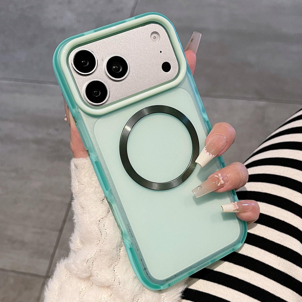 For iPhone 17 Pro Max Dual-Color Translucent Matte Magnetic Phone Case - Green - EDA009949801E