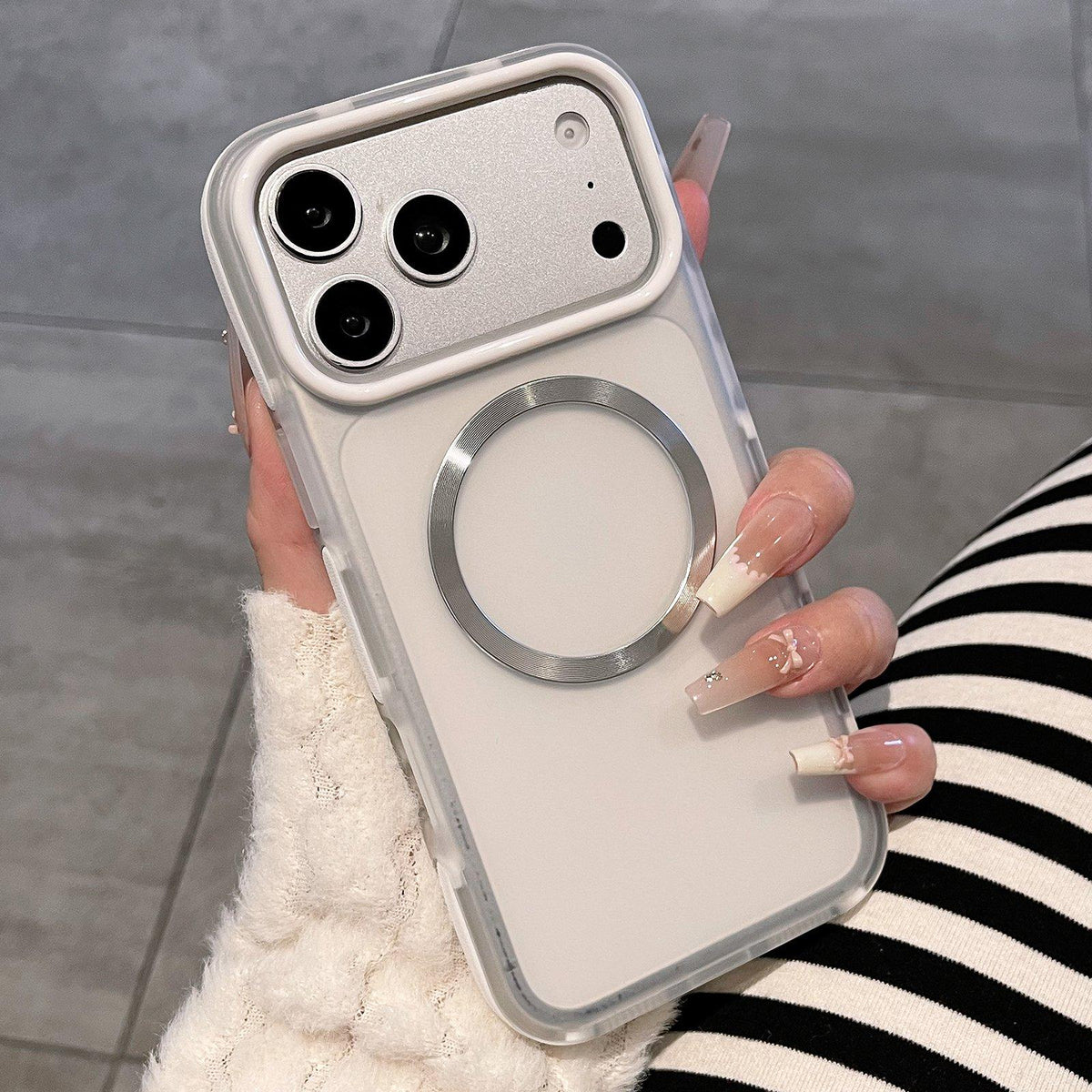 For iPhone 17 Pro Dual-Color Translucent Matte Magnetic Phone Case - White - EDA009949802C