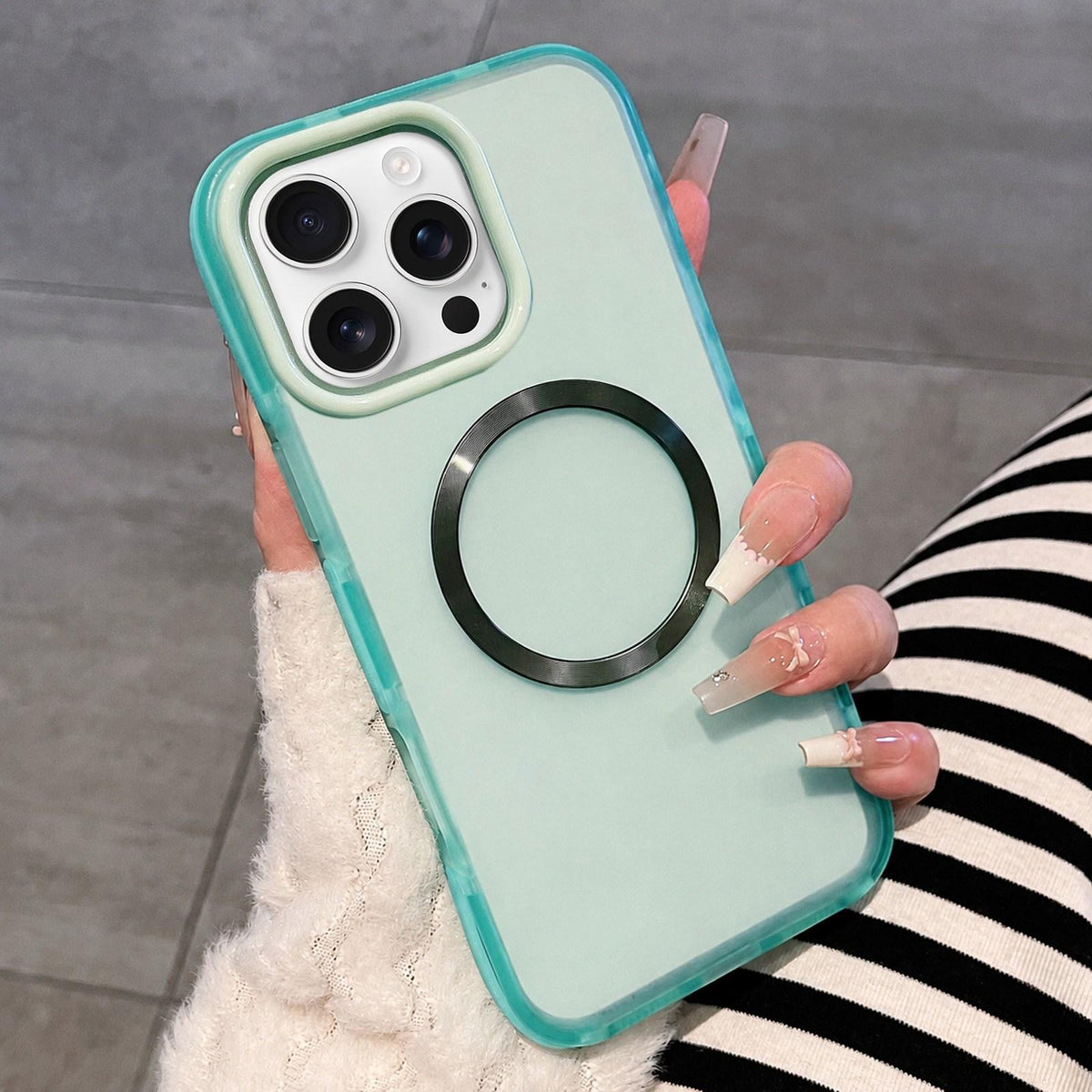 For iPhone 16 Pro Max Dual-Color Translucent Matte Magnetic Phone Case - Green - EDA009949804E