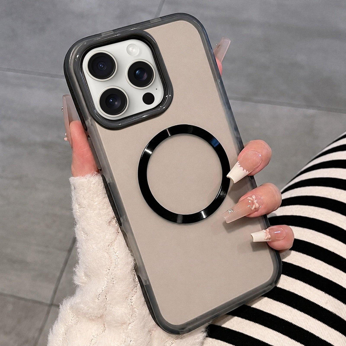 For iPhone 15 Pro Max Dual-Color Translucent Matte Magnetic Phone Case - Black - EDA009949807F