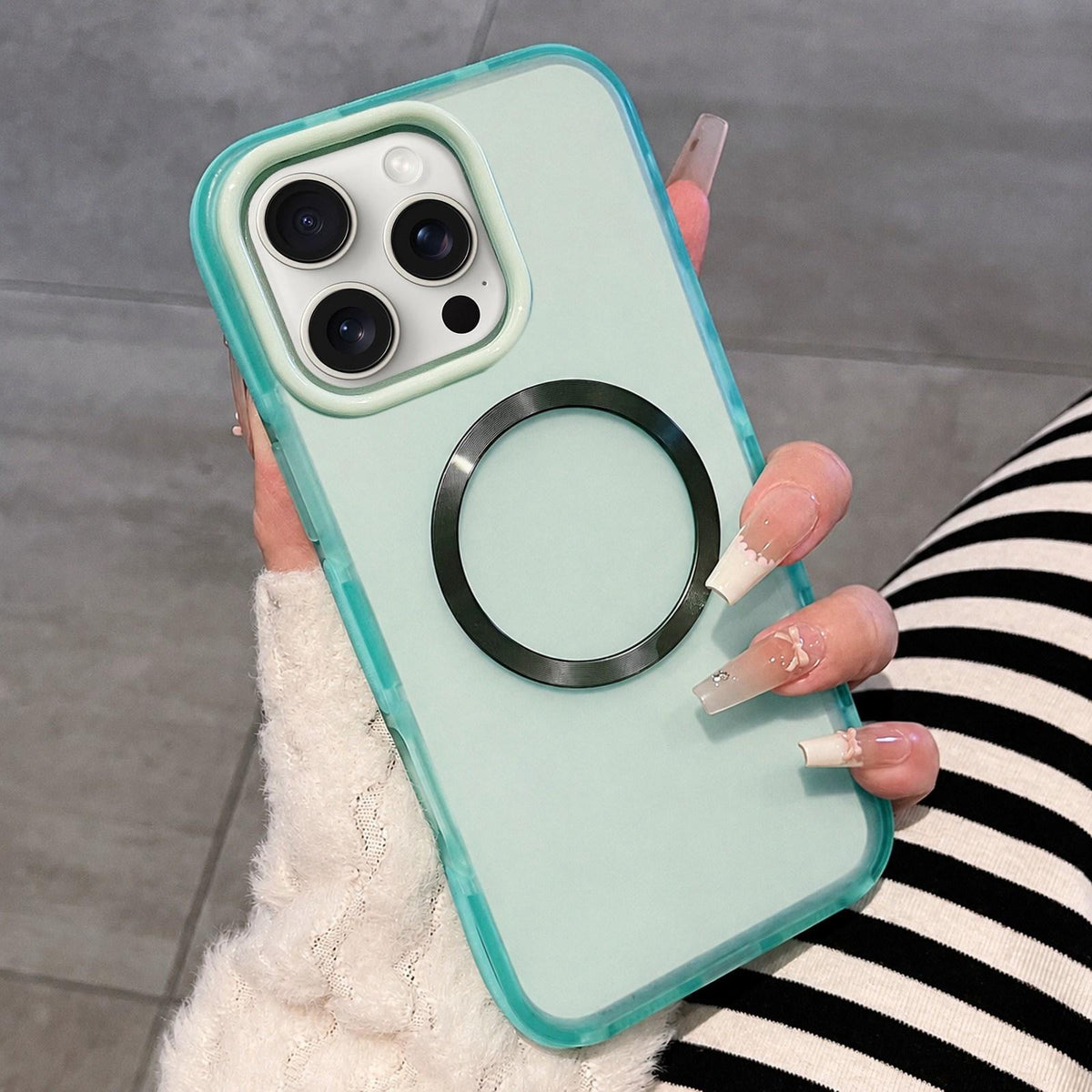 For iPhone 15 Pro Dual-Color Translucent Matte Magnetic Phone Case - Green - EDA009949808E