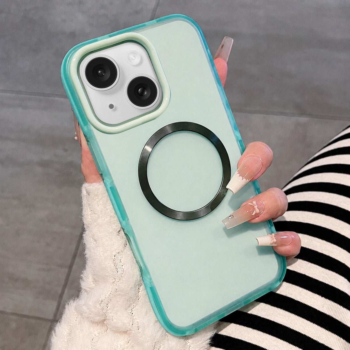 For iPhone 15 Dual-Color Translucent Matte Magnetic Phone Case - Green - EDA009949809E