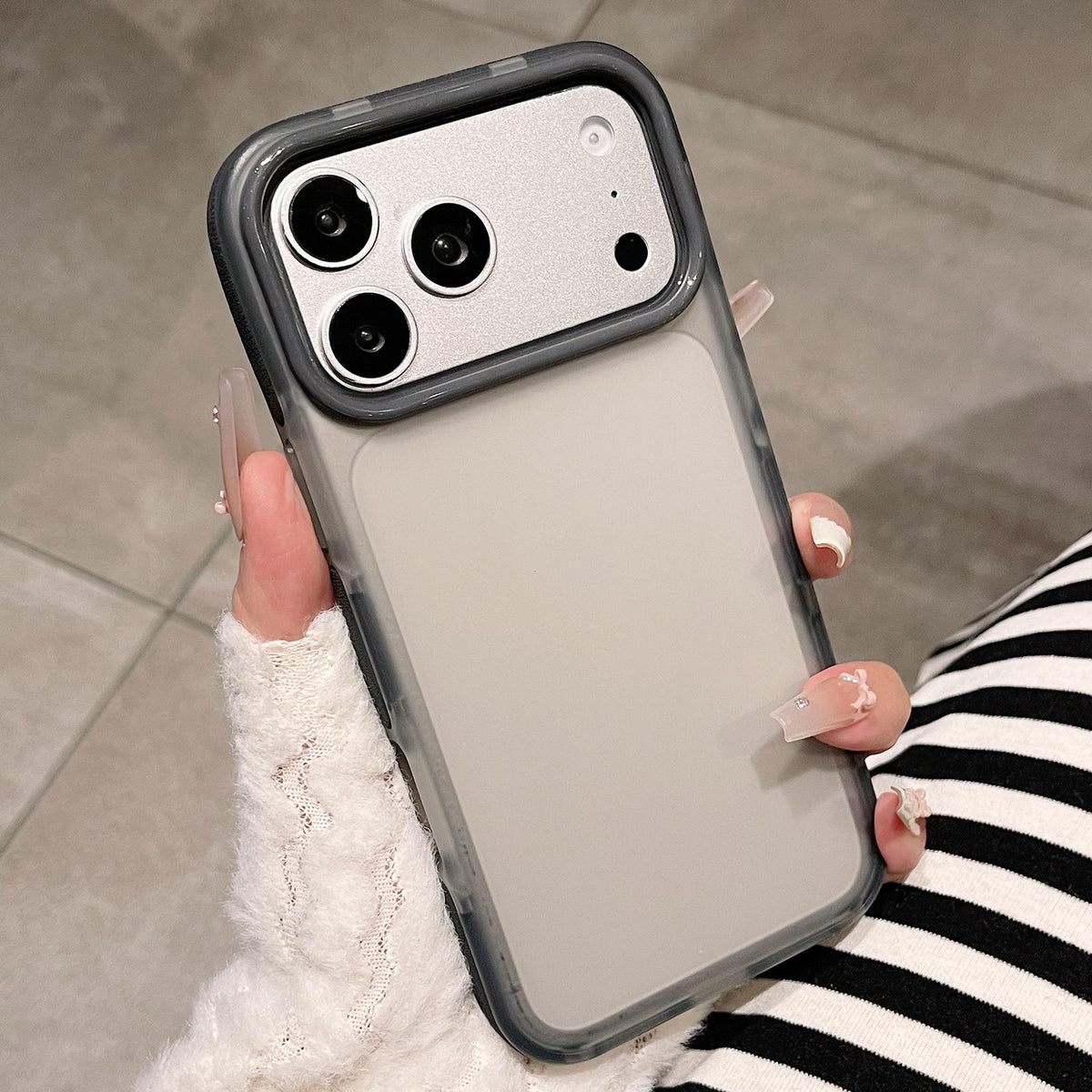 For iPhone 17 Pro Max Dual-Color Translucent Matte Phone Case - Black - EDA009950001F