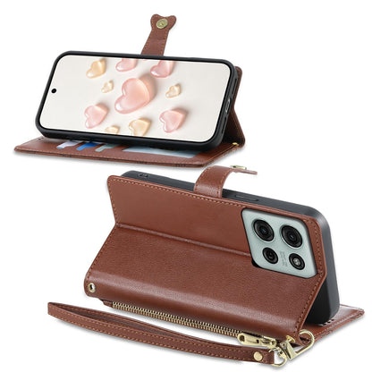 For Motorola Moto G75 5G Zipper Wallet Heart Buckle Vegan Leather Phone Case with Wrist Strap(Brown)