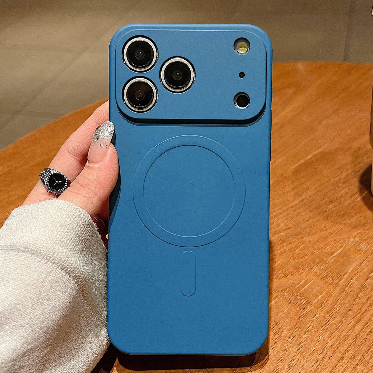 For iPhone 18 Pro Max Solid Color Liquid Silicone MagSafe Magnetic Phone Case - Royal Blue - EDA010075301N