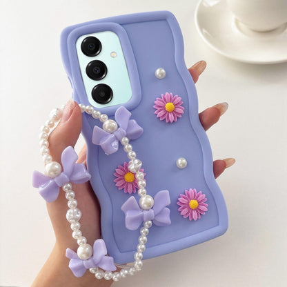 For Galaxy A17 5G / 4G Macaron Color Little Daisy and Pearl Phone Case with Bracelet Chain - Purple - EDA010169302D