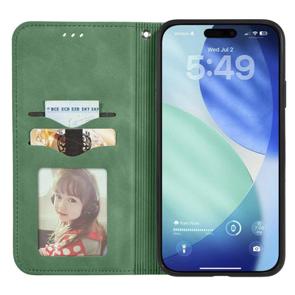 For iPhone 18 Pro Retro Skin Feel Magnetic Leather Phone Case - Green - SYA002322614D